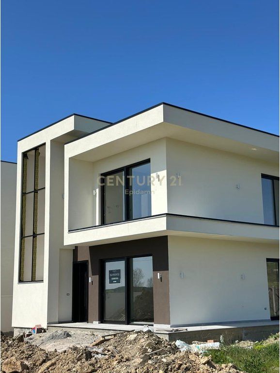EXCLUSIVE! INDIVIDUAL VILLA WITH POOL FOR SALE IN LALZ BAY! 340,000€