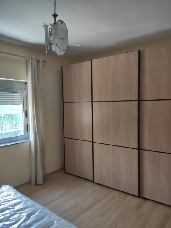 Jepet me qera apartament  1+1 Prane Shkolles  Jeromin De Rada