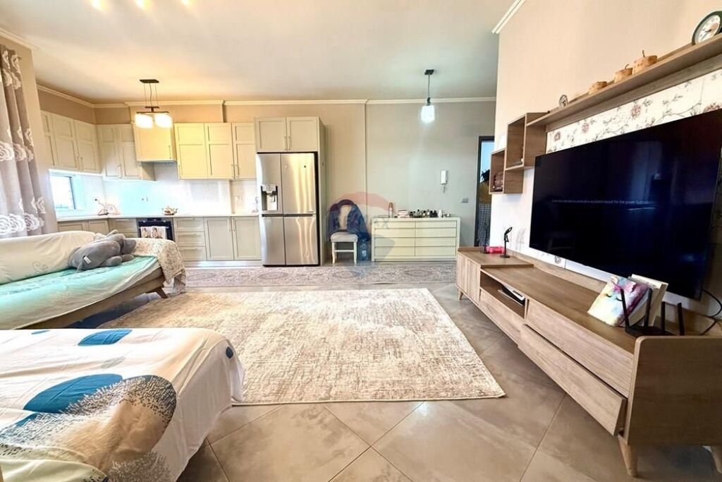 Apartament 2+1+2 për shitje – Shkolla e Bashkuar, Tiranë