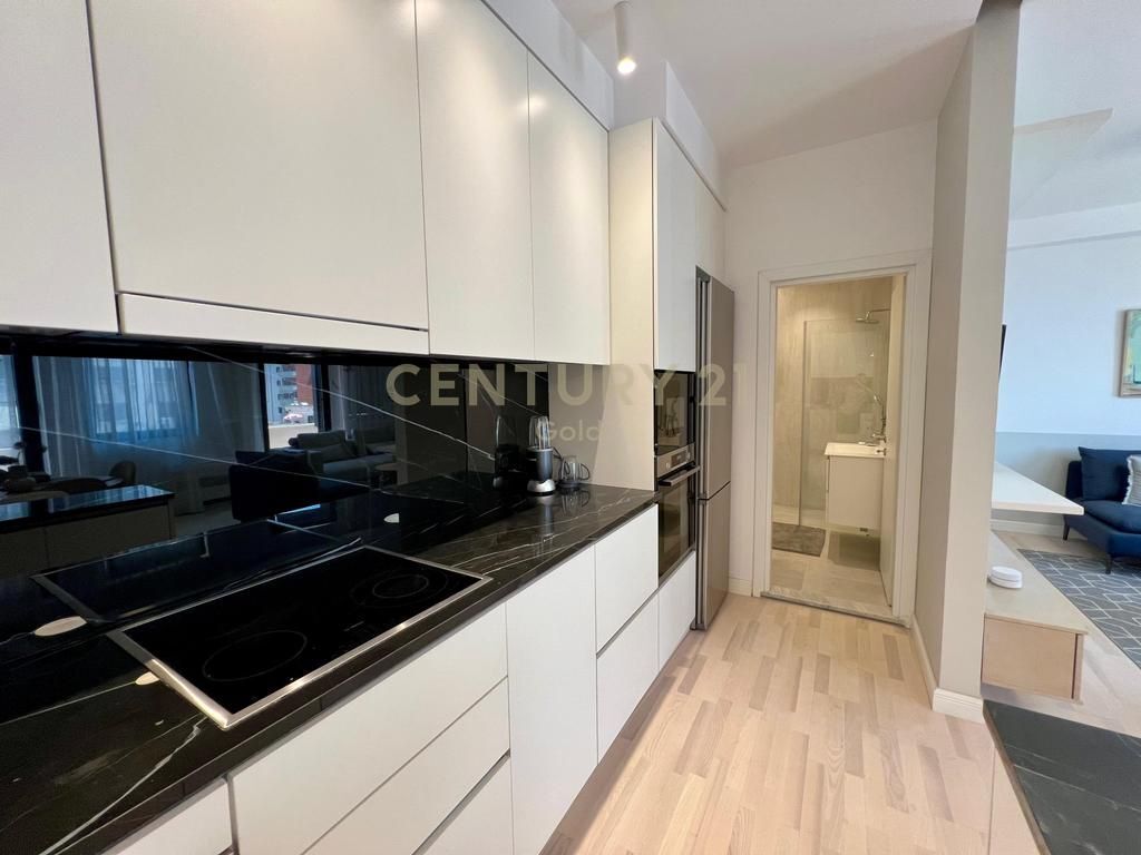 JAPIM ME QIRA APARTAMENT 2+1+2 + POST PARKIMI TEK RR.BARRIKADAVE!!