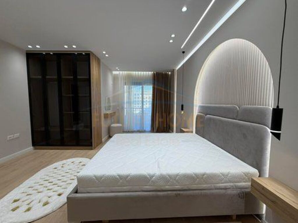 Shitet, Apartament 2+1+2, Unaza Re