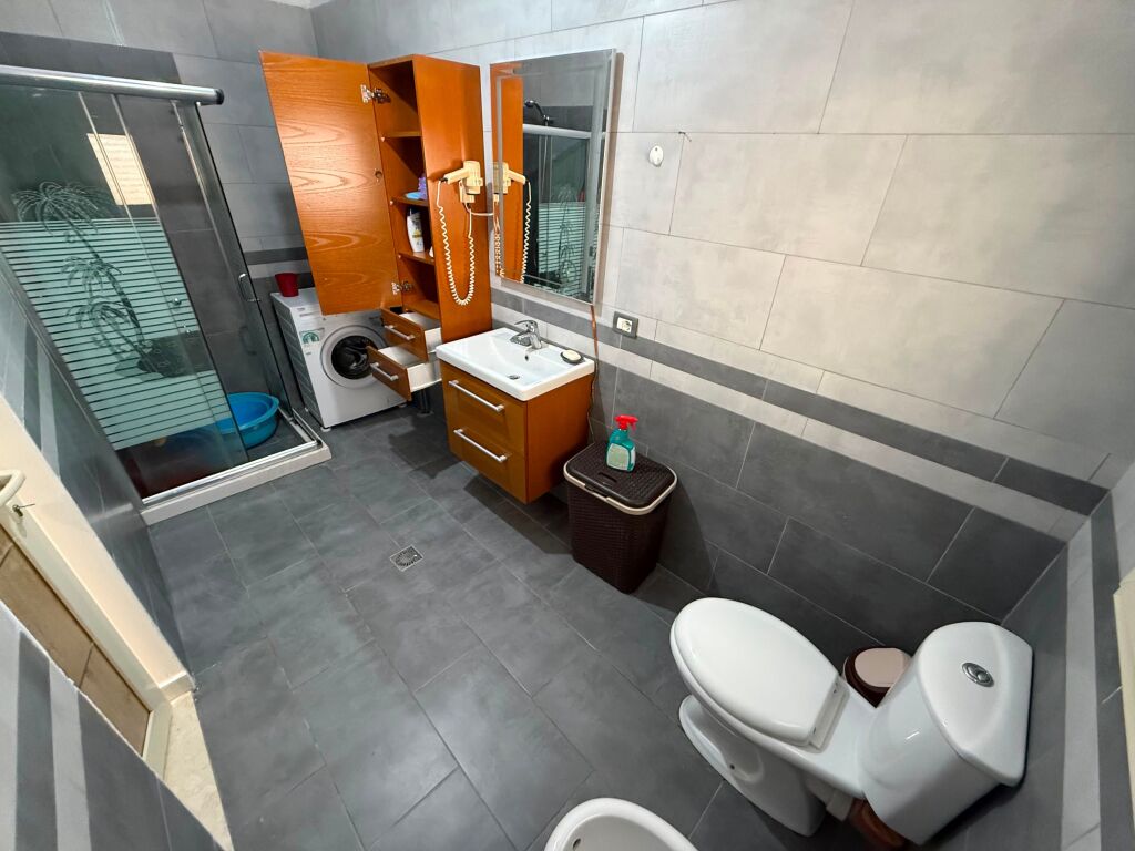 Jepet me qera Apartament 2+1 Tek Siri Kodra