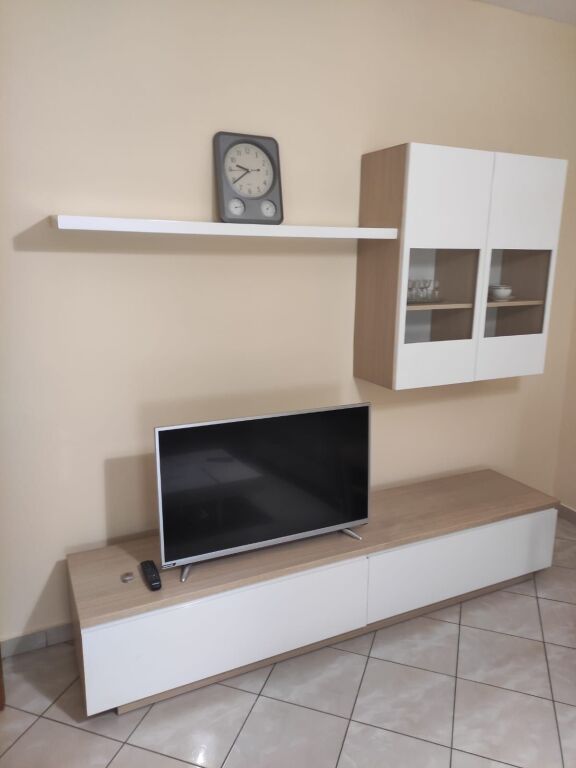 Jepet me qera apartament  1+1 Prane Shkolles  Jeromin De Rada