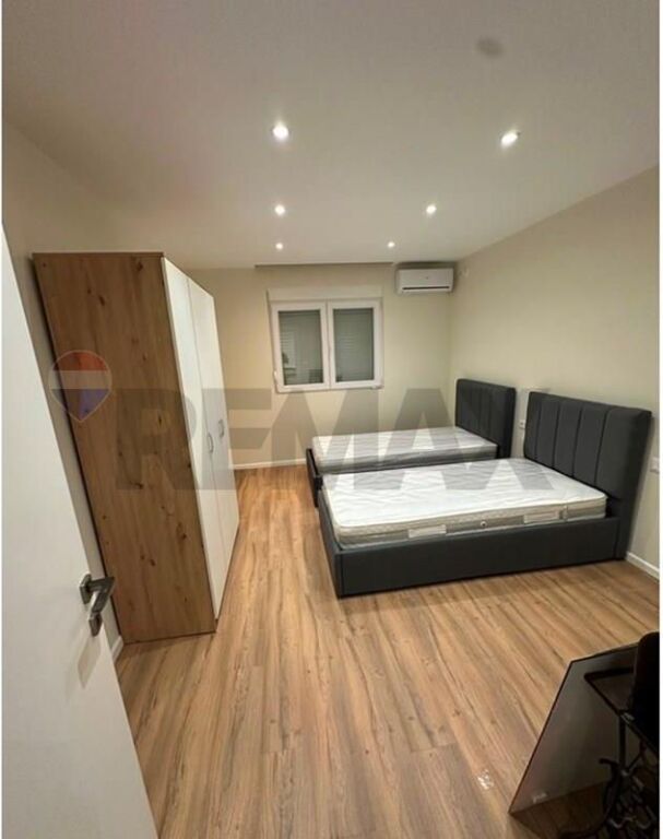 Ali Demi, Japim me Qira Apartament 2+1