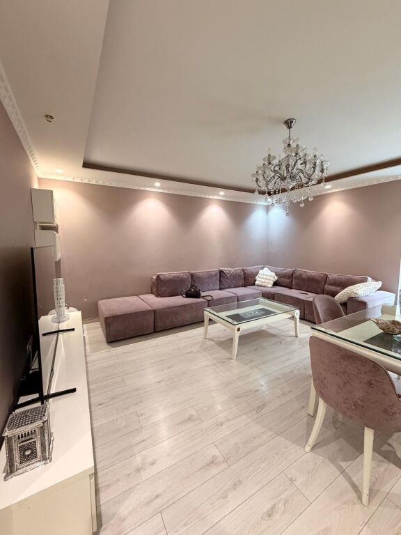 3+1 apartment for sale at the Playground near the Paris Municipality.