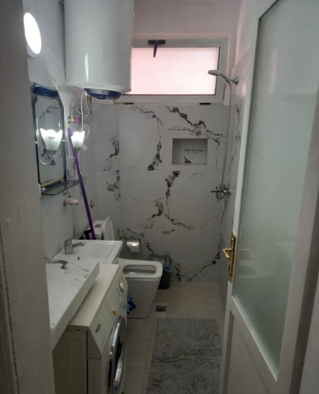 Jepet me qira apartament 2+1 tek rruga Frosina Plaku prane Report TV  450 mije leke te vjetra