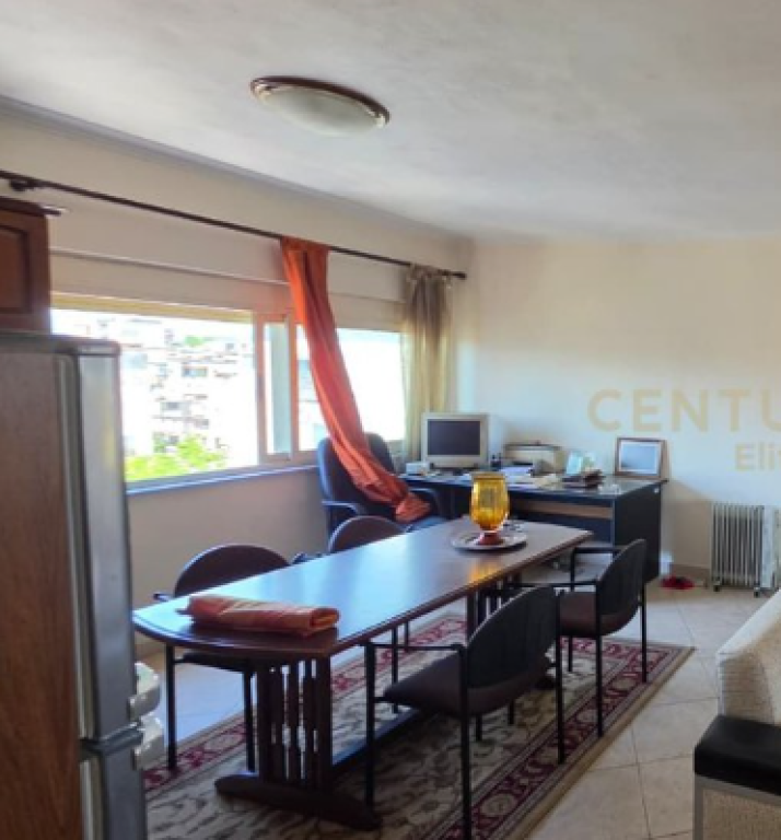 Xhamllik, Jepet me qira apartament 2+1
