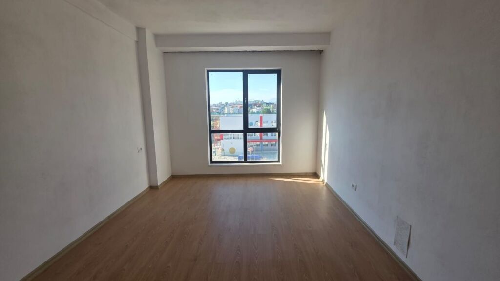 Affitto | Apartament 3 + 1 | Zgara 5 Maj | 500 €/mese
