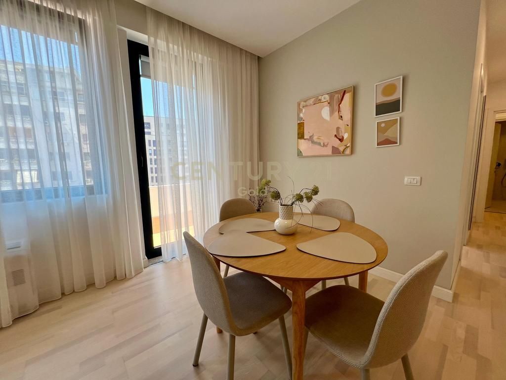 JAPIM ME QIRA APARTAMENT 2+1+2 + POST PARKIMI TEK RR.BARRIKADAVE!!