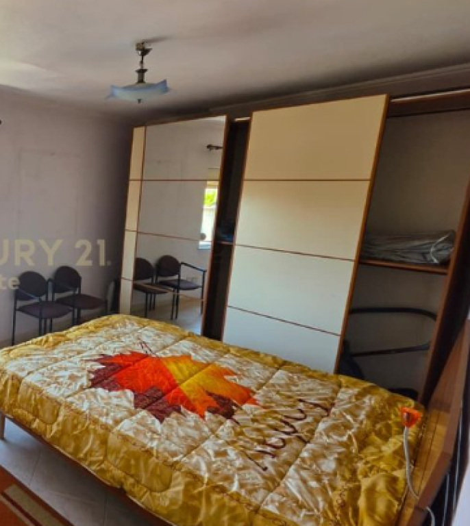 Xhamllik, Jepet me qira apartament 2+1