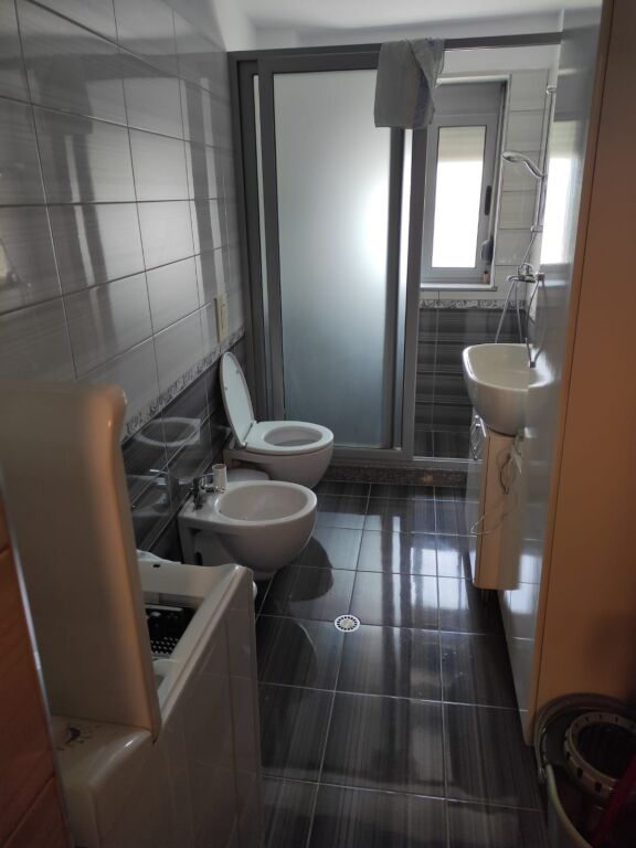 Jepet me qera apartament  1+1 Prane Shkolles  Jeromin De Rada