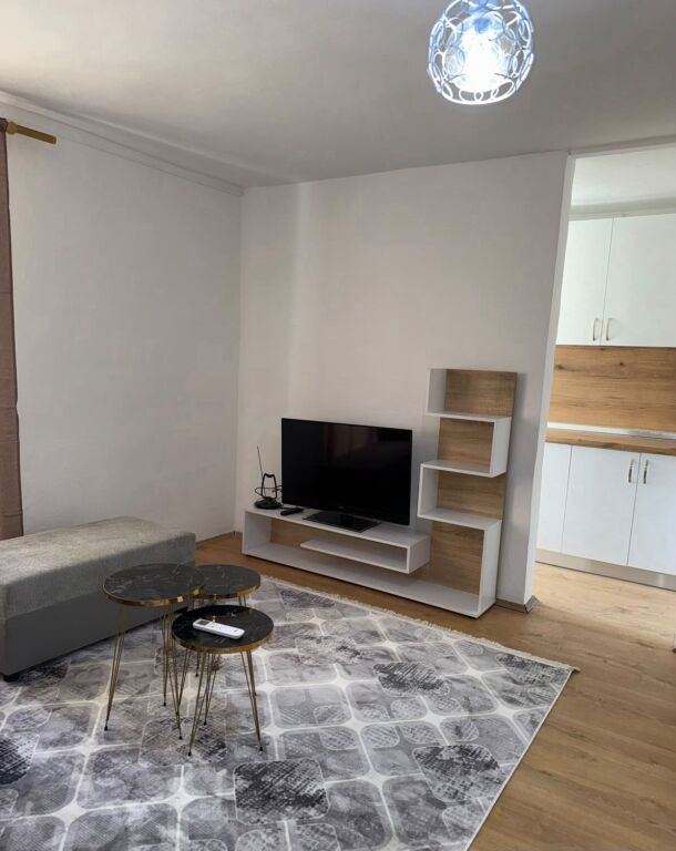 Appartamento 1+1 in affitto in Via Bardhyl 480 mila lek vecchi