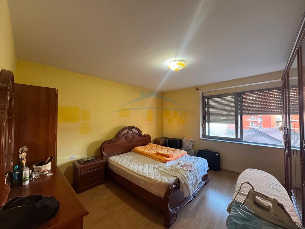 Shitet , Apartament 2+1+2 , Rruga e Kosovareve , Tirane