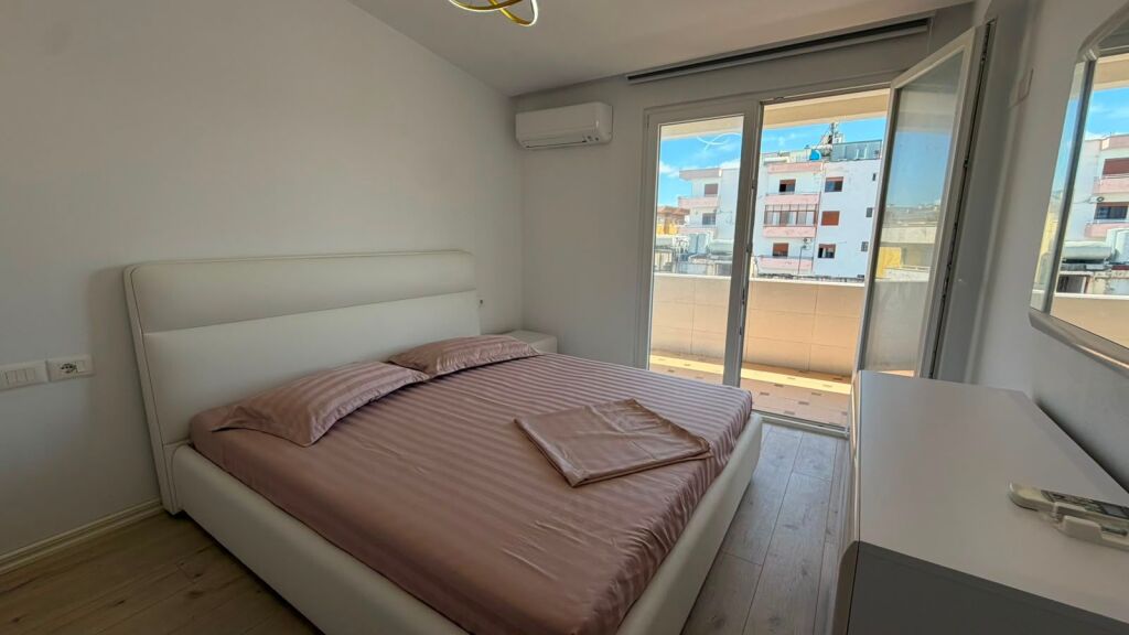 Modern 2+1 Apartment with Sea View – For Rent on the Beach, Durres