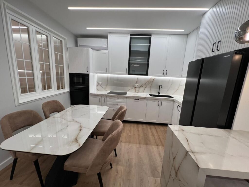 🏢Tek Selvia,prane Supermarket SPAR jepet me qera apartament,2+1,i mobiluar 1,000 Euro