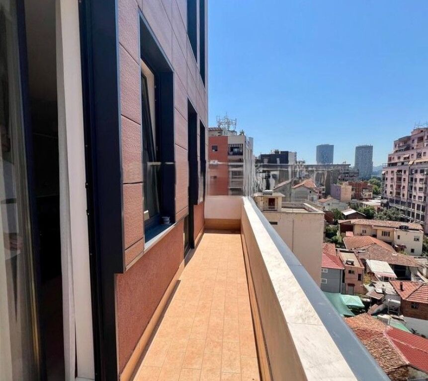 JAPIM ME QIRA APARTAMENT 2+1+2 + POST PARKIMI TEK RR.BARRIKADAVE