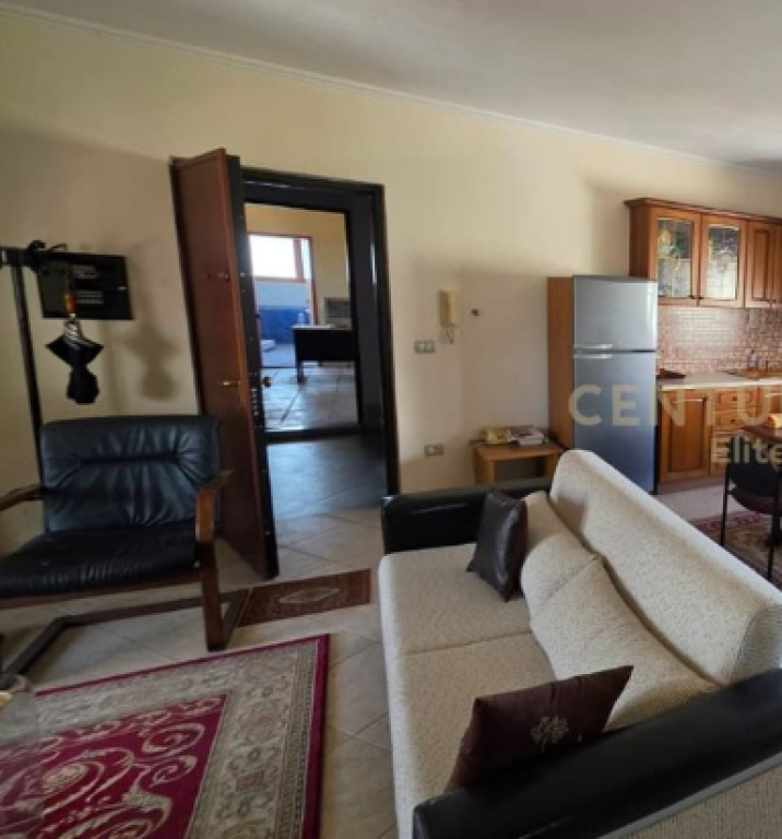 Xhamllik, Jepet me qira apartament 2+1