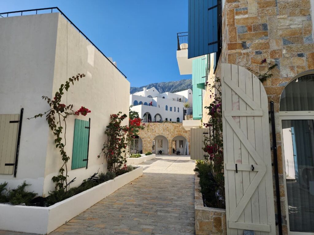 SUPER APARTAMENT 1+1 PER SHITJE --SANTORINI--DRIMADHE