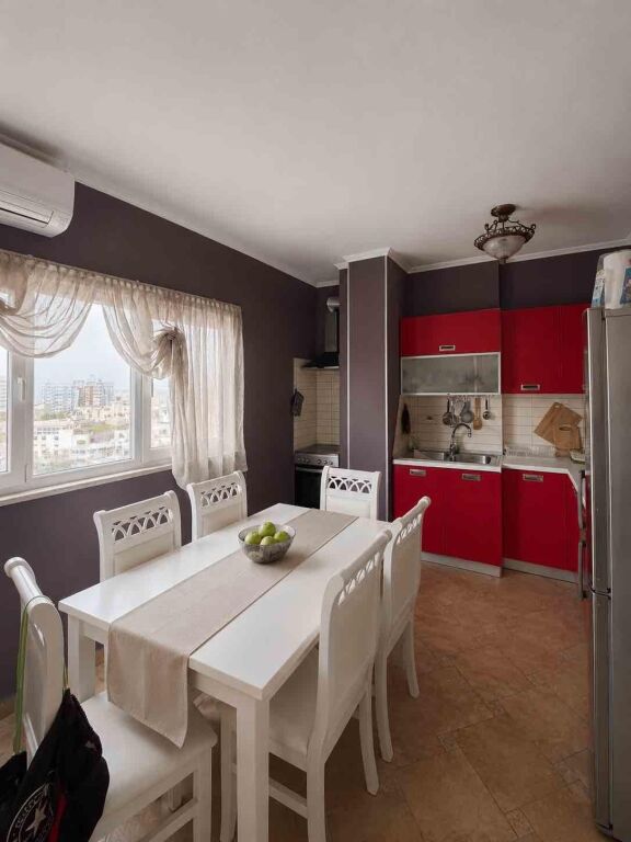 Jepet apartament me qera 1+1