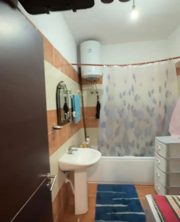 Apartment 1+1 for sale in Kamez!