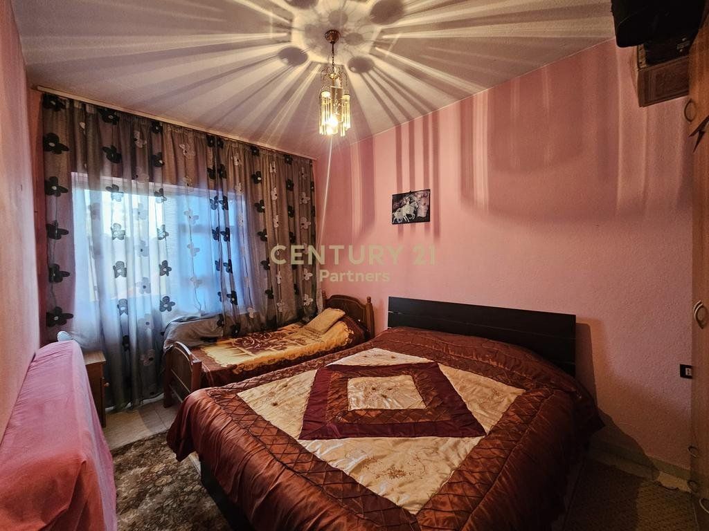 Private 2-story villa for sale on Jordan Misja street 350,000 €