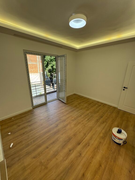 Shitet apartament 1+1 Ne Myslym Shyri