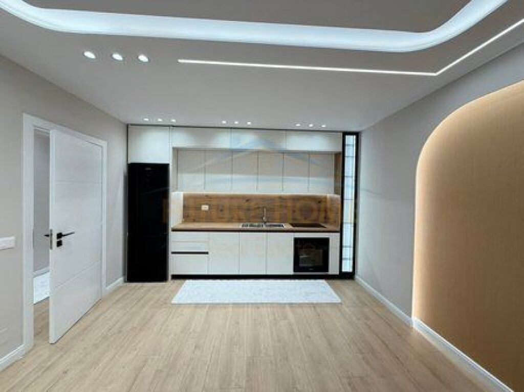 Shitet, Apartament 2+1+2, Unaza Re