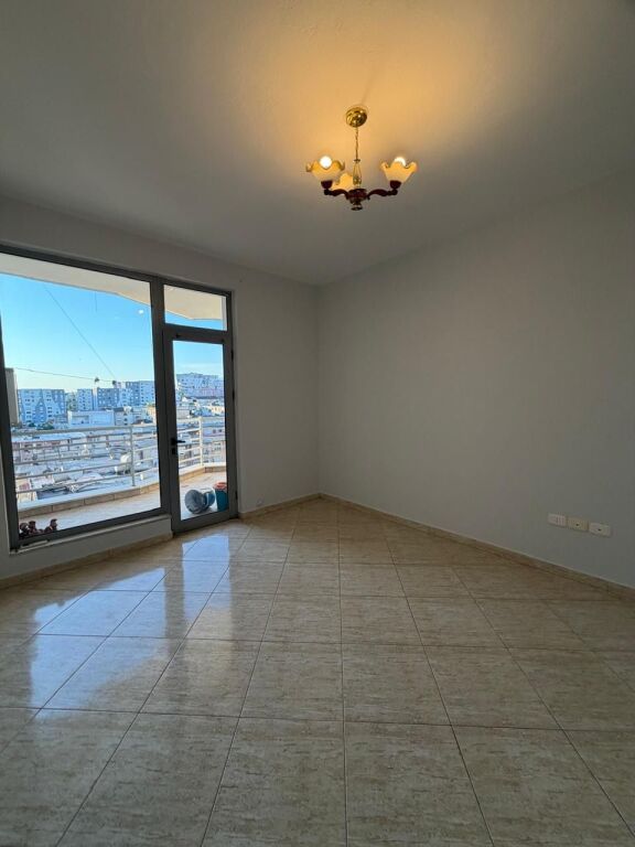 Shitet Apartament 2+1+2 te Rruga e Kavajës(Globi)