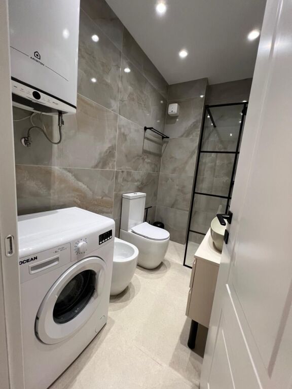 🏢Tek Selvia,prane Supermarket SPAR jepet me qera apartament,2+1,i mobiluar 1,000 Euro