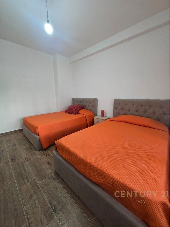 SHITET APARTAMENT 2+1+GARAZHD KET ISH-URT'ja !!!