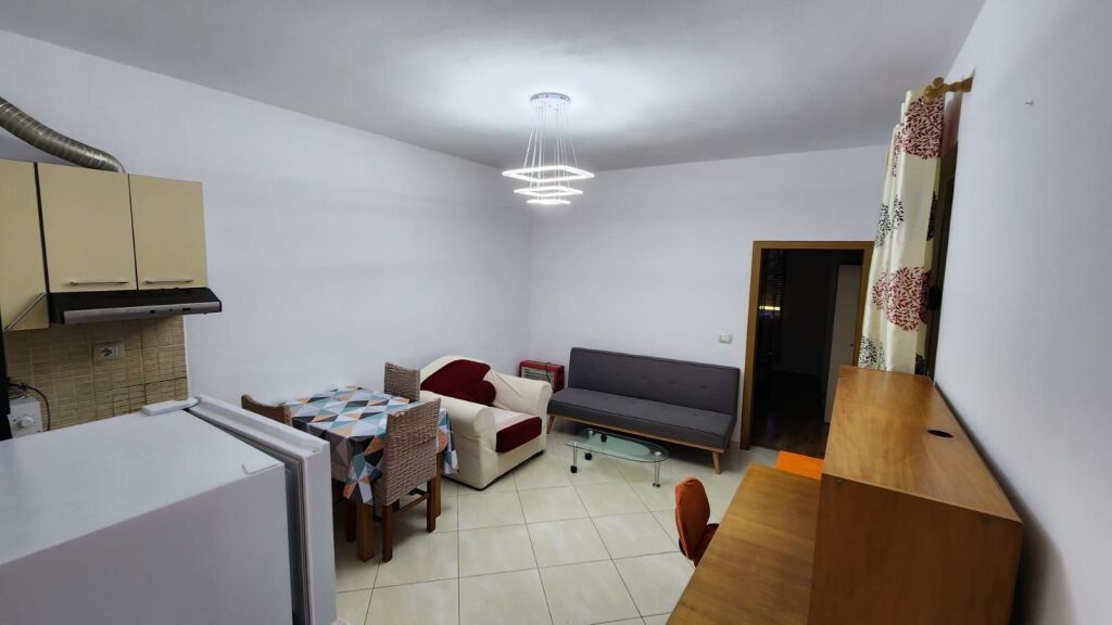Apartament 1+1 me qira – pranë Universitetit Ekonomik të Tiranës !