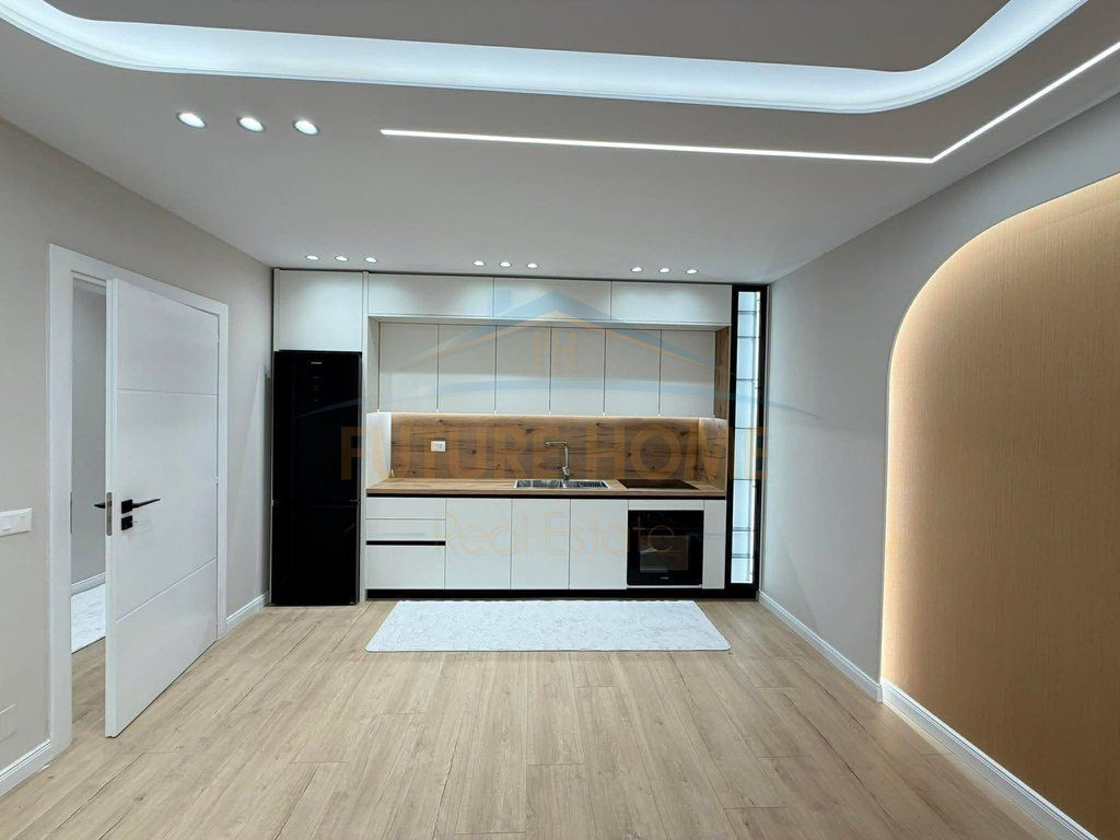 Shitet, Apartament 2+1+2, Unaza Re  totalisht i mobiluar 165.000 euro