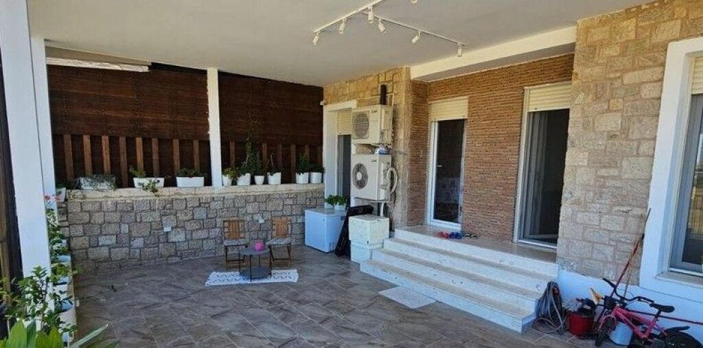 3+1+2 apartment for sale in a private residence, near Tegu.