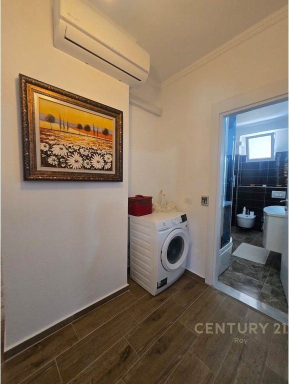 SHITET APARTAMENT 2+1+GARAZHD KET ISH-URT'ja !!!