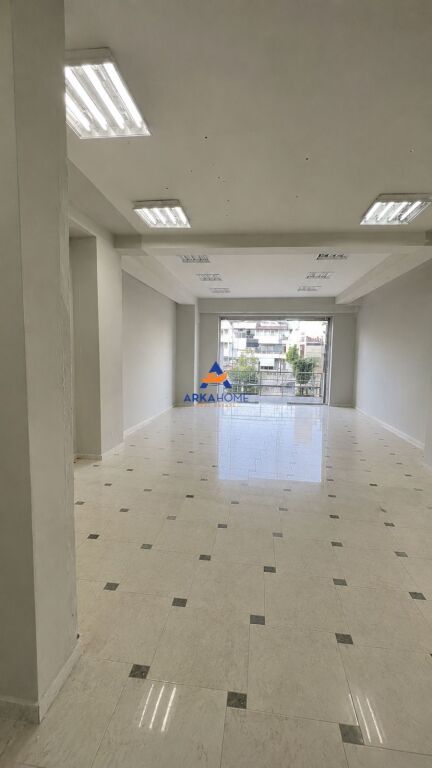 JEPET AMBIENT BIZNESI ME QERA 160M2 "PRANE MBIKALIMIT TE KRISTALIT, RRUGA FRANK BARDHI" 1.600.000 LEKE