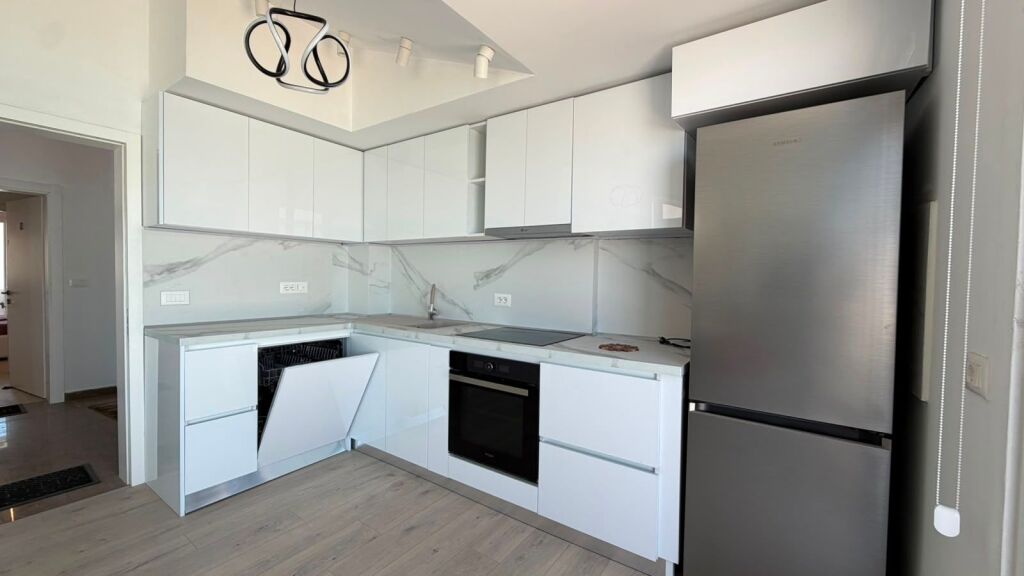 Modern 2+1 Apartment with Sea View – For Rent on the Beach, Durres