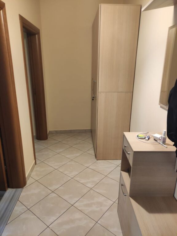 Jepet me qera apartament  1+1 Prane Shkolles  Jeromin De Rada