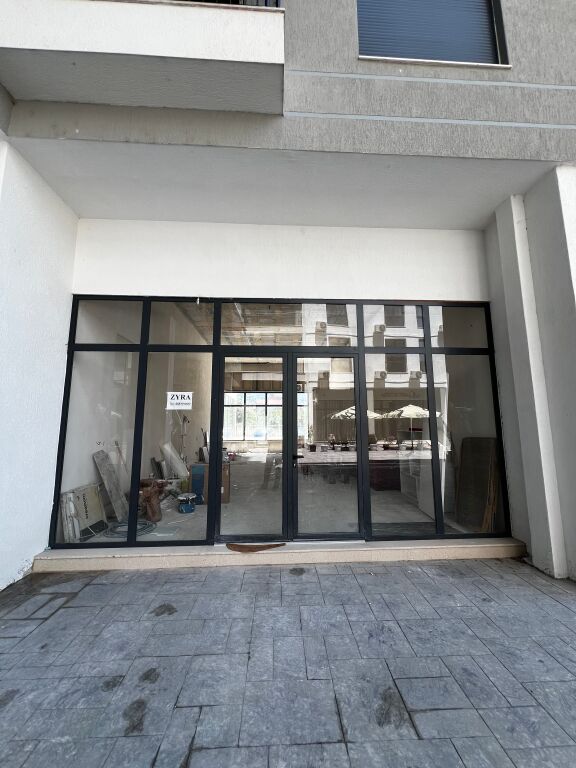 Business Premises / Studio for Rent in Vlora – Possibility to Create Duplex