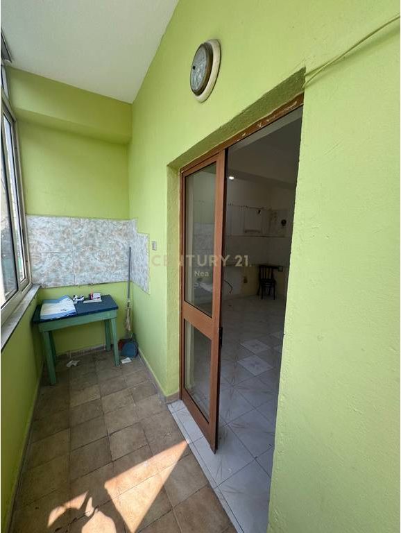 We sell a 1+1 apartment between Kavaja Street and Myslym Shyri !! Possibility to convert to 2+1 !!
