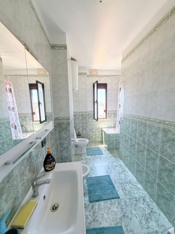 JEPET ME QERA APARTAMENT 2+1+2 PRANE FLAGSHIP CENTER