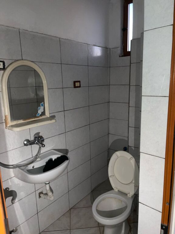 GARSIONERE 22000 LEKE.RRUGA GRAMOZ PASHKO