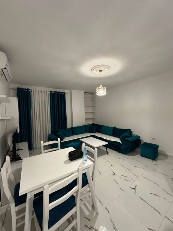 Jepet me qira 1+1 Vila L Astir 450 mije leke