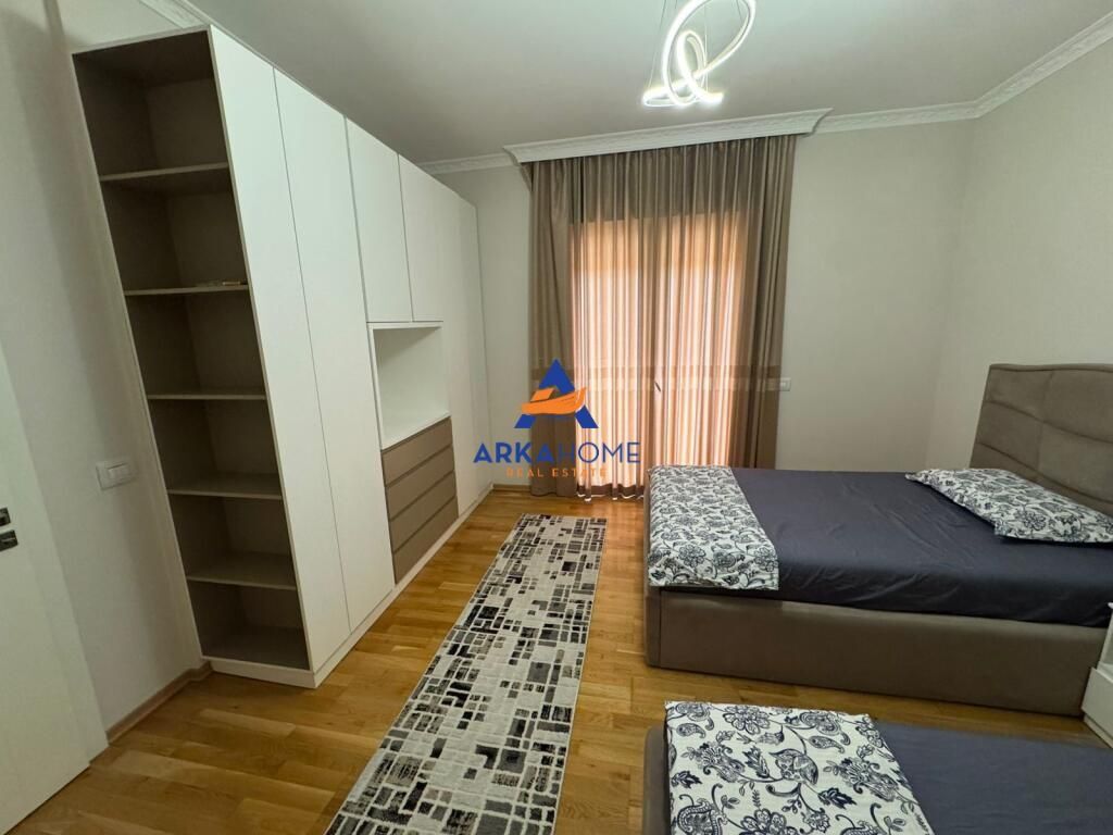 JEPET VILE ME QERA 220M2 "LAKNAS" 1500 EURO