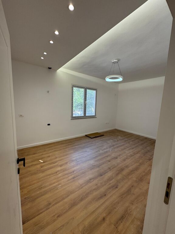 Shitet apartament 1+1 Ne Myslym Shyri