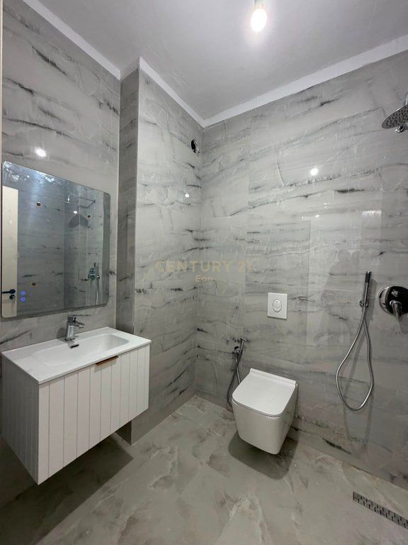 VENDESI APPARTAMENTO 1+1 CON VISTA PISCINA, MALI I ROBIT !