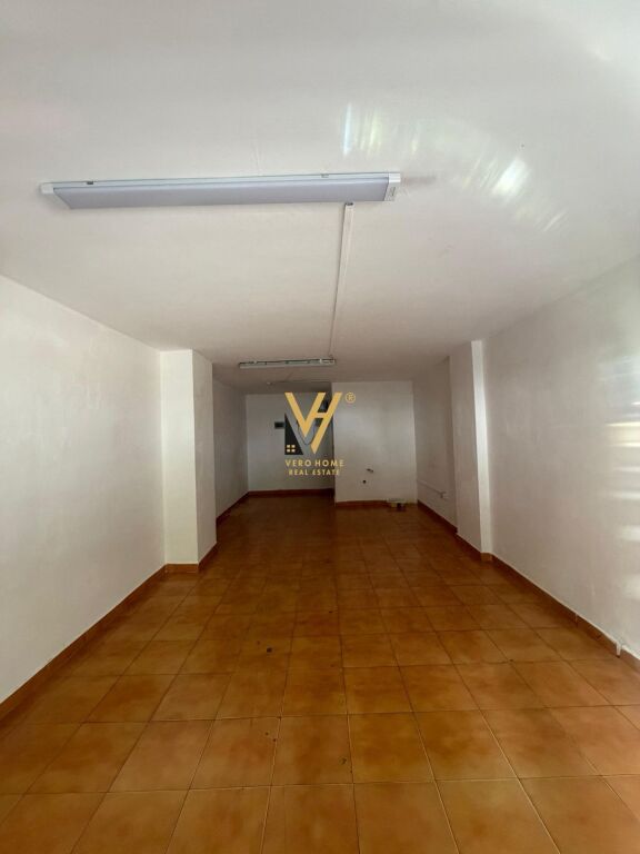 SHOP FOR RENT 35 M2 AT ÇAJUPI PARK 50,000 LEKE