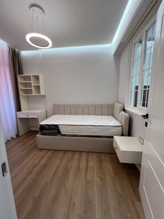 🏢Tek Selvia,prane Supermarket SPAR jepet me qera apartament,2+1,i mobiluar 1,000 Euro