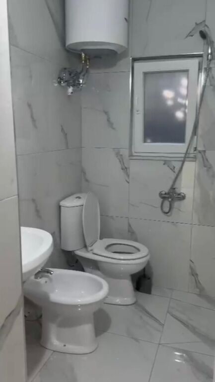 Qera | Shtëpi private 2 + 1 | Rruga Njazi Meka | 400 €/muaj