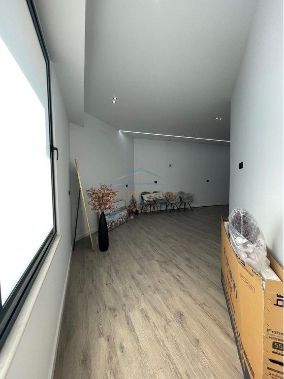 Shitet , Apartament 1+1 ,Rruga ''Murrat Terbaci'' ,Vlorë.