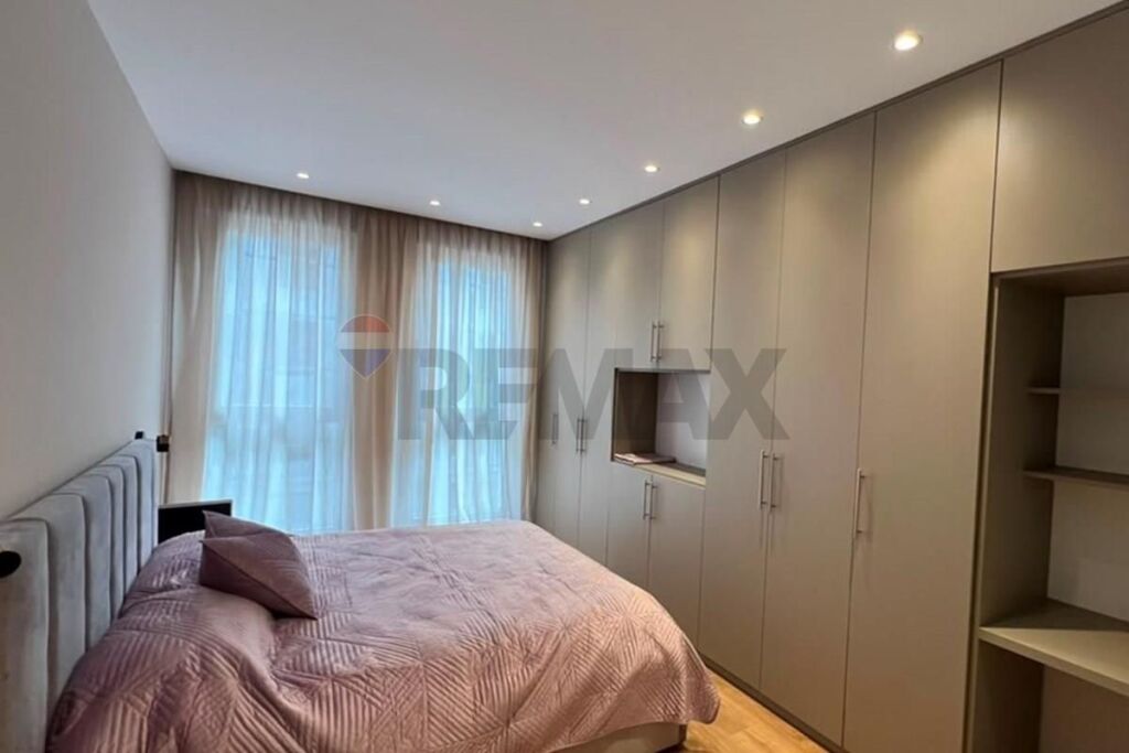 2+1+2 for rent, Univers City